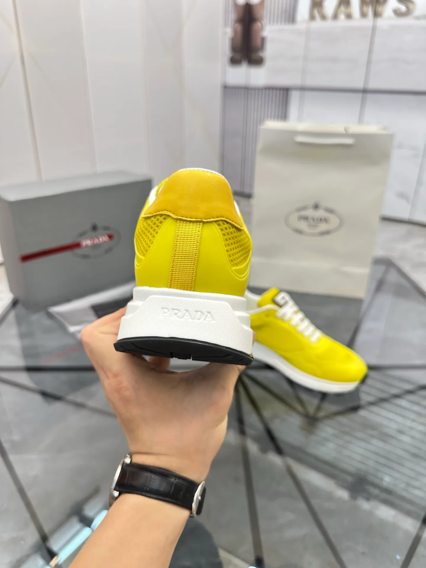 Men's shoes for sale 💰: 💰P600¥ High-end top quality Product trademark: Prada *"Prada*" low-top casual shoes Regular size: 38-45 (can be customized to 46) Product materials: Upper imported glue splicing original material, breathable lining, cowhide foot pads, original outsole. Number: 832